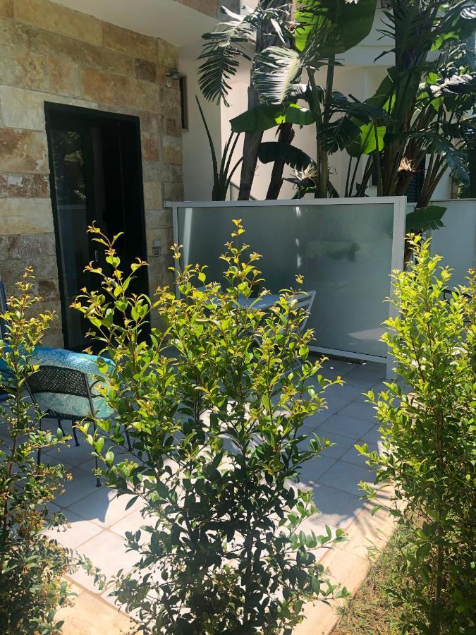 B&B Neptunia Fronte Mare Torre Specchia Ruggeri Luaran gambar