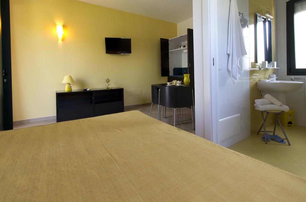 B&B Neptunia Fronte Mare Torre Specchia Ruggeri Luaran gambar