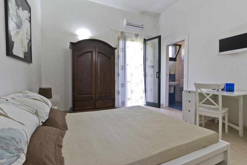 B&B Neptunia Fronte Mare Torre Specchia Ruggeri Bilik gambar