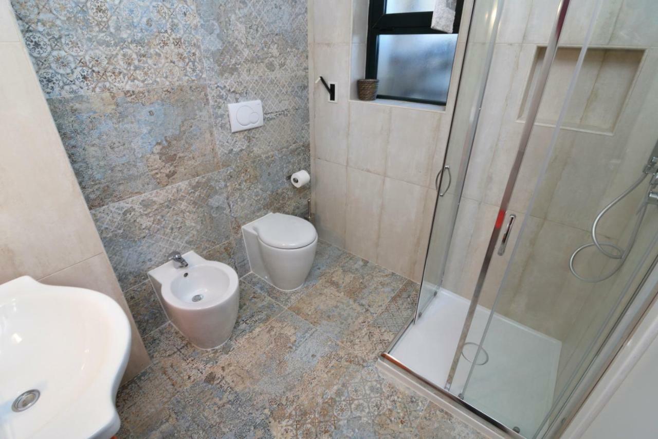 B&B Neptunia Fronte Mare Torre Specchia Ruggeri Luaran gambar