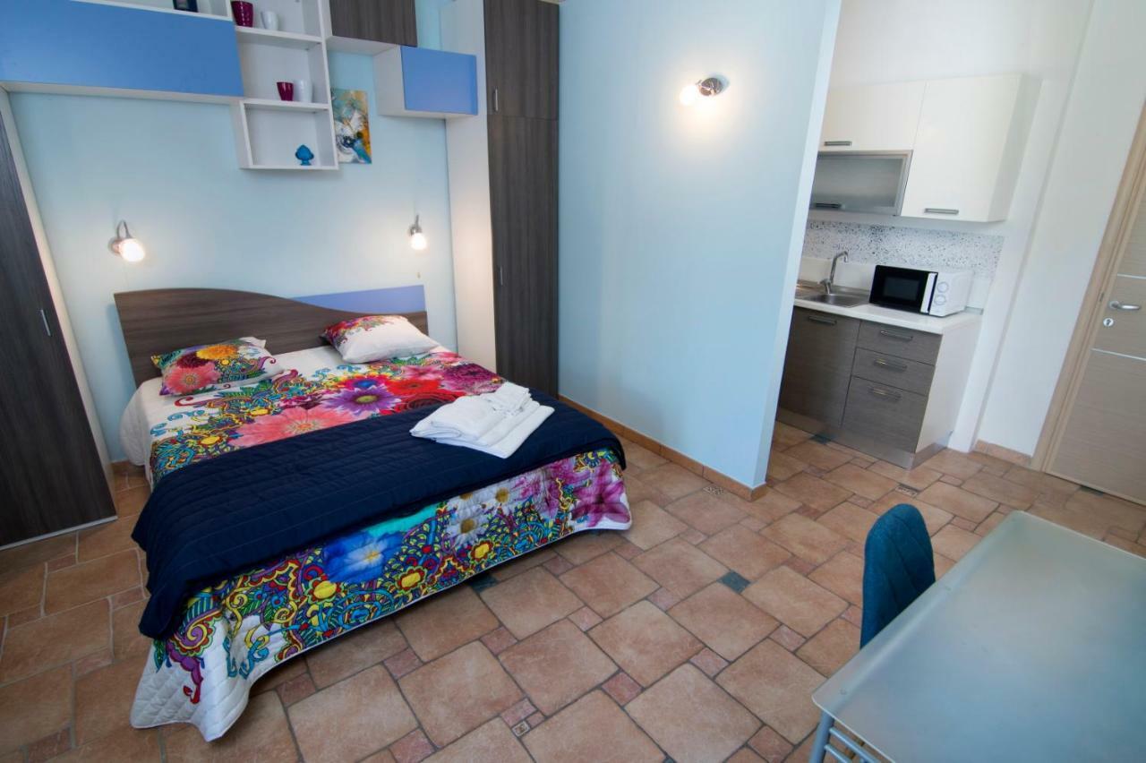 B&B Neptunia Fronte Mare Torre Specchia Ruggeri Luaran gambar