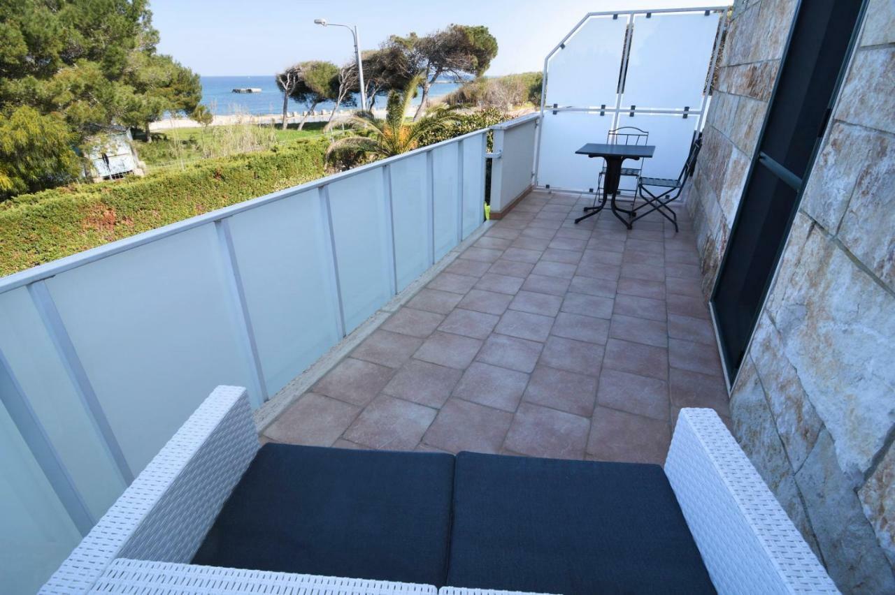 B&B Neptunia Fronte Mare Torre Specchia Ruggeri Luaran gambar